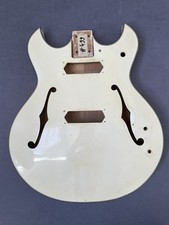 Corpo basso semi acustico