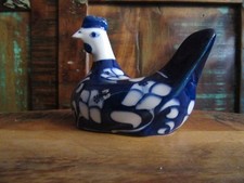 Statua pasquale gallina uova