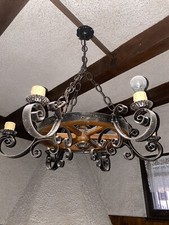 Lampadario rustico vintage in legno e ferro battuto ruota di carro