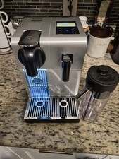 Macchina da espresso Nespresso Lattissima Pro di De'Longhi con montalatte