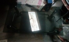 Tavolino da fumo anni '70 a due piani con struttura in metallo argentato e vetro