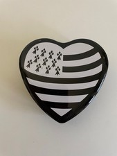 *Scatola di latta vuota a