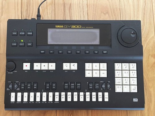 Yamaha qy300 music sequencer - music,