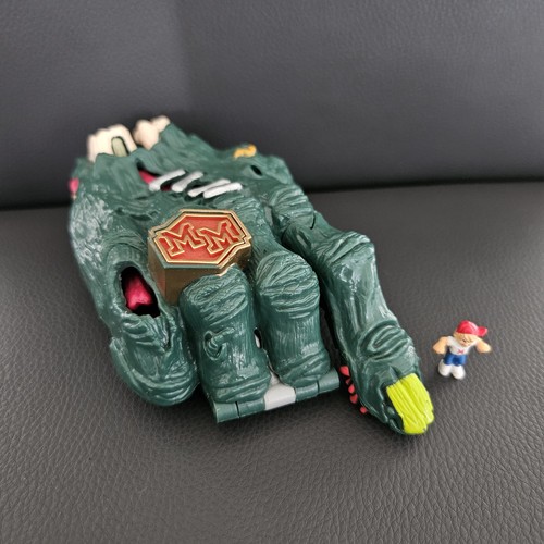 Mighty max grips the - max, doom