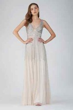 Maxi abito in pizzo e perline