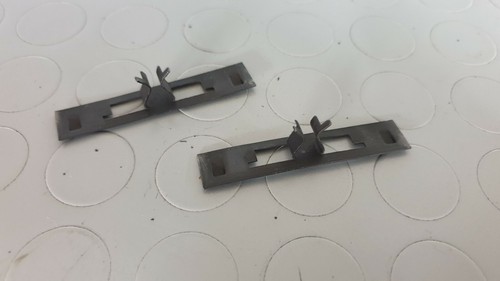 Ganci cornice autoradio