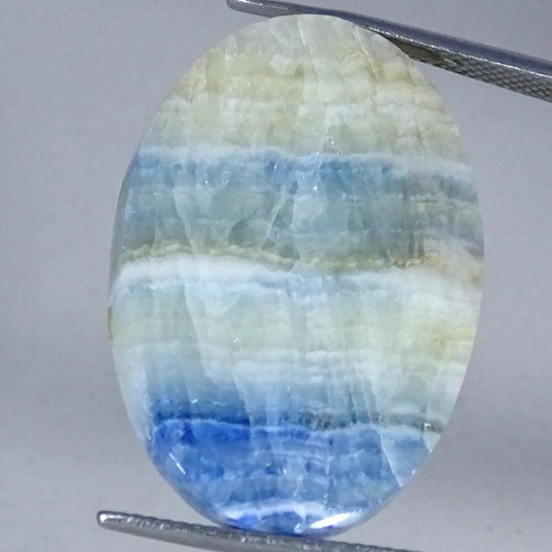 Cabochon ovale scheelite blu