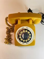 téléphone  jaune vintage