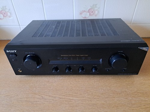 Amplificatore stereo integrato