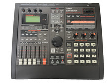 Roland SP-808 con cavo di