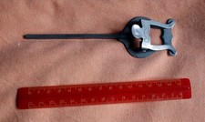 spartiti musicali, antico fermacarta per spartito in ferro (ottone ???)