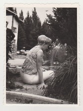Bella attraente giovane donna