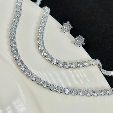 Orecchini a perno con zirconi