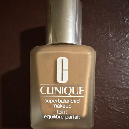 Clinique fondotinta trucco