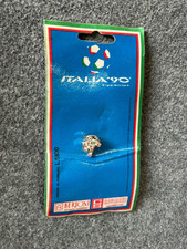 SPILLA ITALIA 90 Ufficiale MONDIALI CALCIO metallo smaltato PIN MASCOTTE CIAO