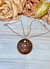 COLLANA CON CIONDOLO in legno