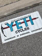 striscione negozio vinile YETI