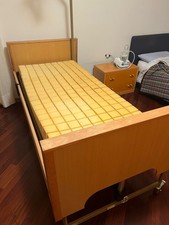 Letto Elettrico Ospedaliero da Degenza per Anziani e Disabili con Sponde + Asta