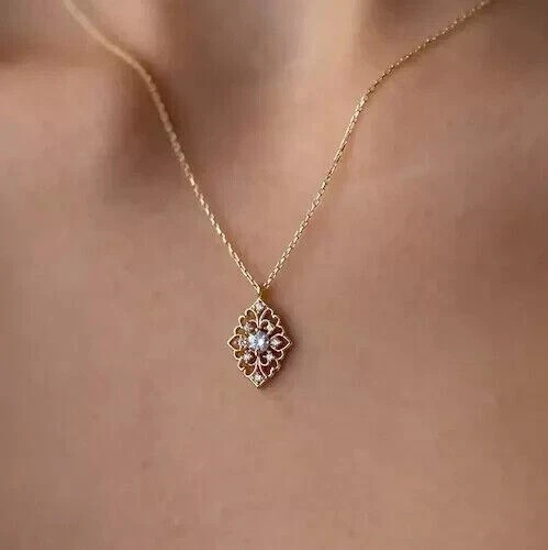 Collana con ciondolo - , fiore