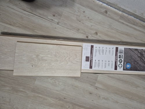 Pavimento laminato nuovo - pavimento,
