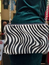 Borsa pochette in cavallino zebrata