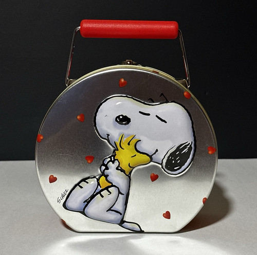 Snoopy hugging woodstock - hugging,