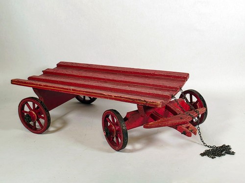 Antico carro giocattolo
