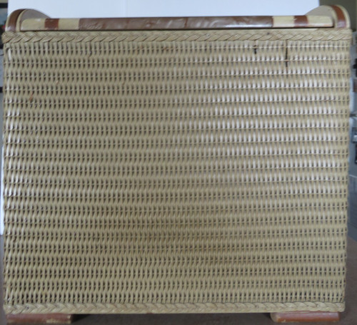Cesto vestiti vintage coperta
