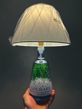 lampada da tavolo creata con GIN MARE