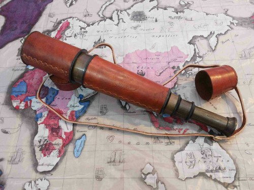 Antico telescopio nautico - , in