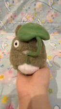 Totoro Piccolo Con Foglia