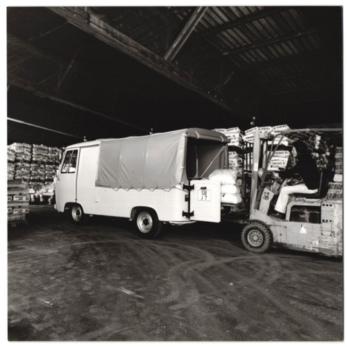 Fotografia auto peugeot il - j7,