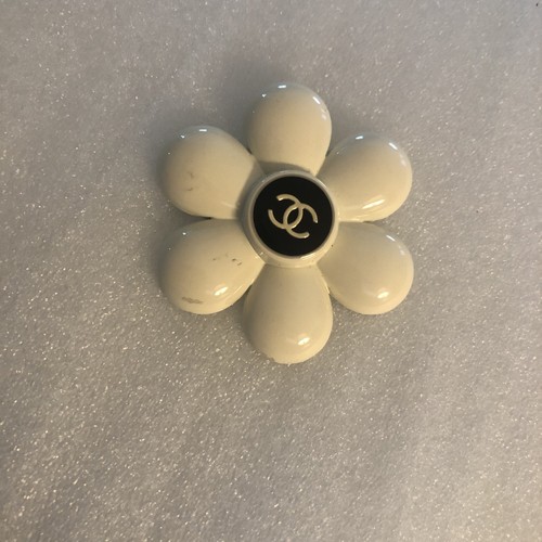 Spilla chanel bianca ottime - spilla,