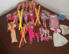 Lotto Barbie vintage - anni 80/90 - vestiti, pettini, mobili