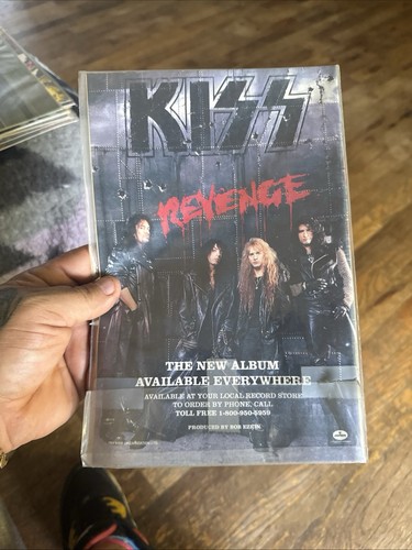 Kiss strike revenge - strike, tour