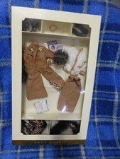 Moda Silkstone 2004 ~ Shopping