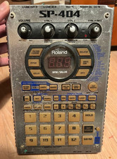 Roland SP-404 Campionatore di onde lineari portatile con adattatore CA testato