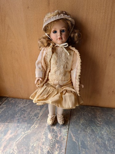 Doll bambola porcellana - , alta