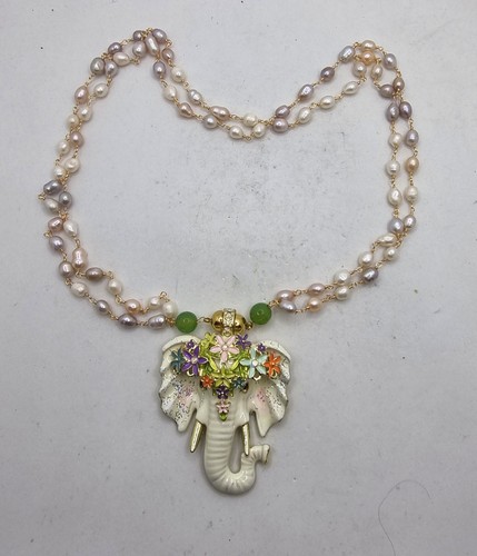 Collana iconica perle con - in,