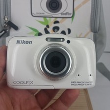 Nikon Coolpix S32 Fotocamera Digitale 13.2MP Subacquea bianca - pari al nuovo