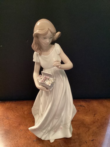 Lladro women young gal - young,
