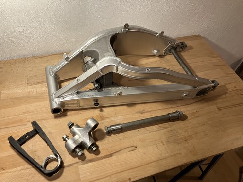 Forcellone suzuki rgv - 250, vj22