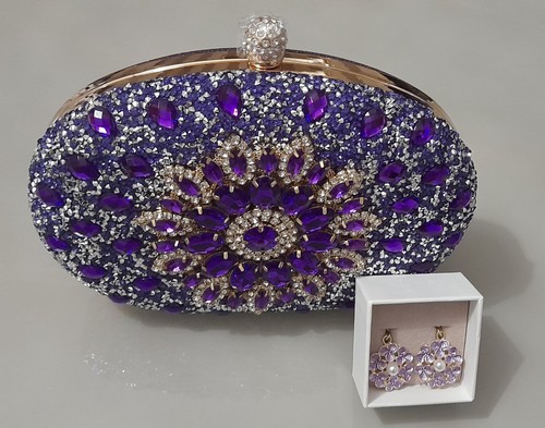 Pochette con pietre color