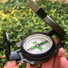 BOUSSOLE STYLE MILITAIRE LOUPE