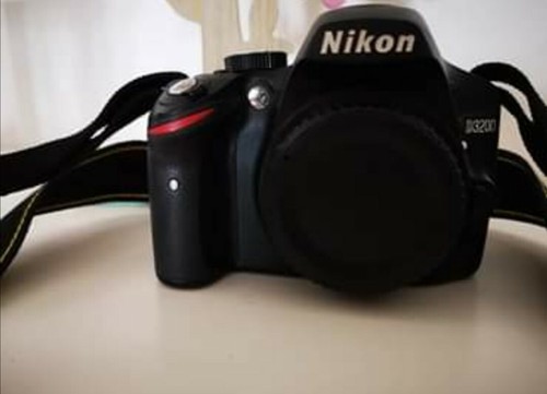 Nikon d3200 usata