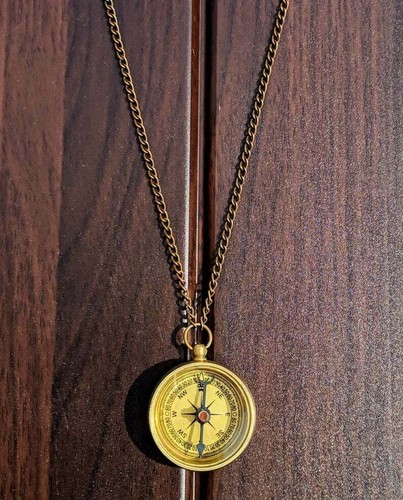 Collana con medaglione - , bussola