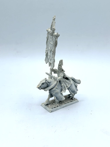 Standard bearer grail knight - standard,