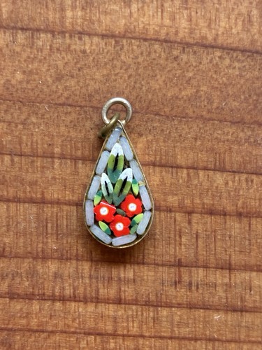 Ciondolo floreale vintage - , a