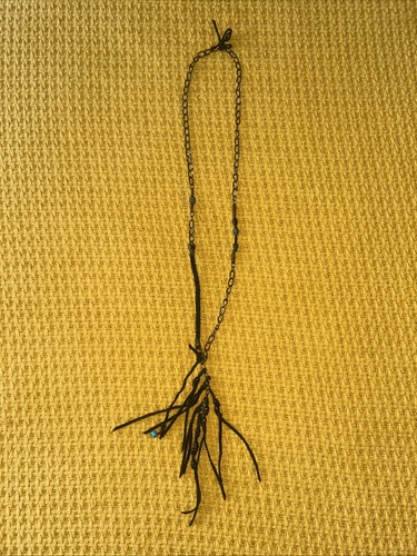 Collana gotica scamosciata