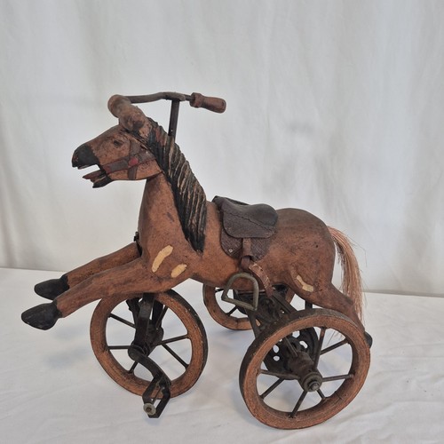 Antico triciclo vintage - , in